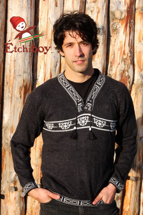 Charcoal Sweater With Red River Cart Chandail Chandail Charbon Avec Charette Unisex 1